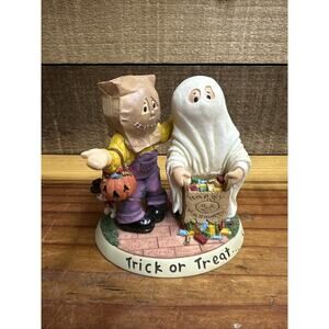 Vintage Zingle Berry Halloween Trick or Treat 1999 Pavillion Gift Co Figurine